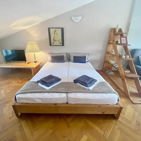 Apartman Floor Maisonette In Centre Póla