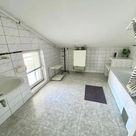 Floor Maisonette In Centre *