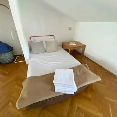 Apartment Top Floor Maisonette In Centre