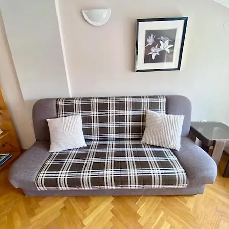 Floor Maisonette In Centre Póla
