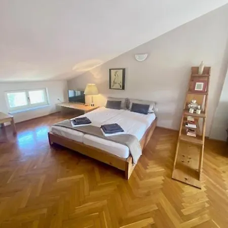 Top Floor Maisonette In Centre Apartment Pula
