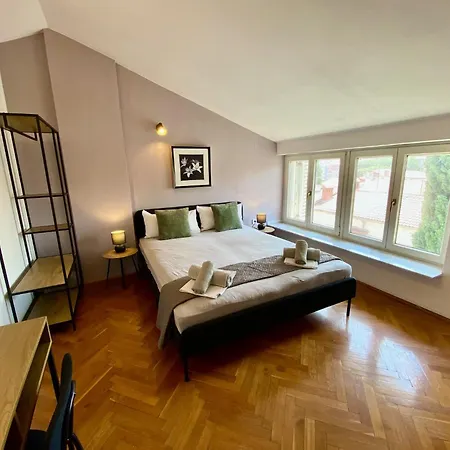 Floor 2-bed, New Kitchen & Bathroom Near Arena Apartment