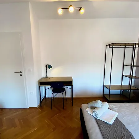 Floor 2-bed, New Kitchen & Bathroom Near Arena Apartment Pula