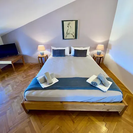 Floor 2-bed, New Kitchen & Bathroom Near Arena Pula