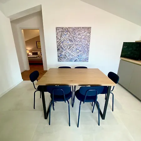 Floor 2-bed, New Kitchen & Bathroom Near Arena Appartement Pula