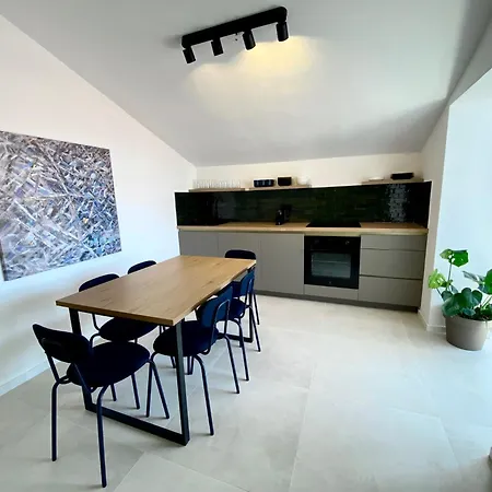 Floor 2-bed, New Kitchen & Bathroom Near Arena Appartement *
