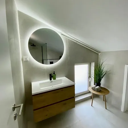 Floor 2-bed, New Kitchen & Bathroom Near Arena * Pula