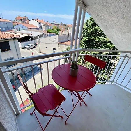 Apartment Floor 2-bed, New Kitchen & Bathroom Near Arena *