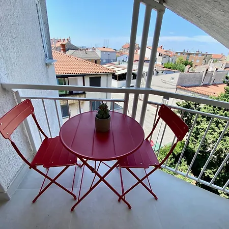 Floor 2-bed, New Kitchen & Bathroom Near Arena Pula
